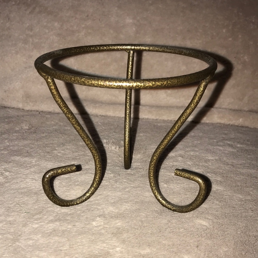 Gold metal stand 4” H 💕